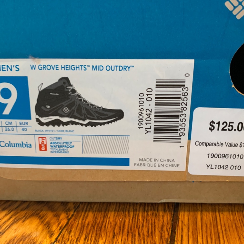 Columbia women’s hiking boots - Picture 3 of 3